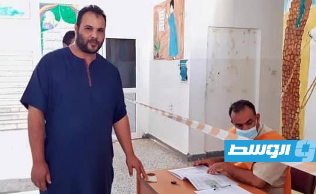 المراكز الانتخابية بسرت تشرع في تسليم البطاقات الانتخابية للمواطنين