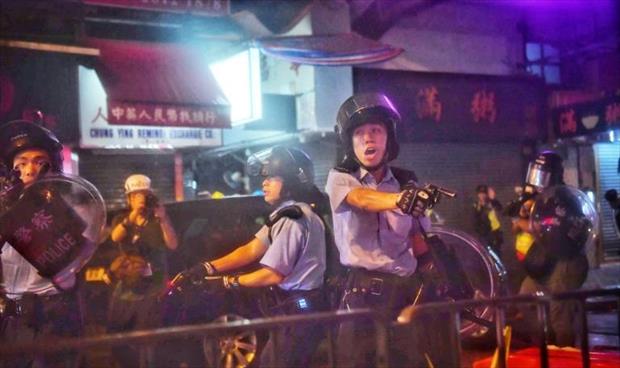شرطة هونغ كونغ تطلق النار للمرة الأولى وتستخدم المياه لتفريق المحتجين