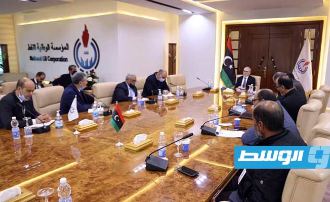 صنع الله يقترح مساهمة الشركة الليبية للموانئ في تصنيع أجزاء من منصات الحقول البحرية الجديدة