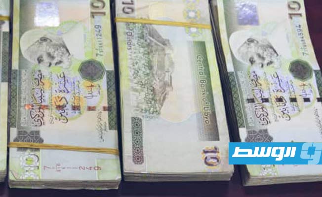أموال مضبوطة بحوزة المتهمين (صفحة وزارة الداخلية على فيسبوك)