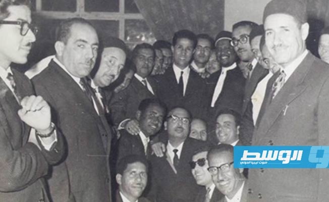 الاول من اليسار في زيارة الزعيم أحمد بن بلا التاريخية إلي ليبيا