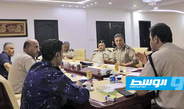 جانب من الاجتماع الأمني في مديرية أمن بنغازي. (صفحة المديرية عبر فيسبوك)