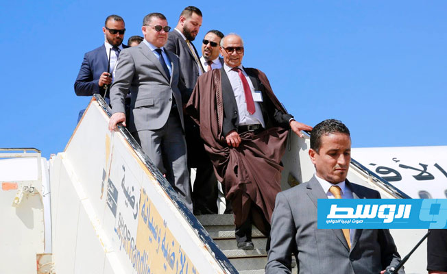 حكومة الوحدة الوطنية تصل إلى مطار طبرق لحضور جلسة «النواب» غدا