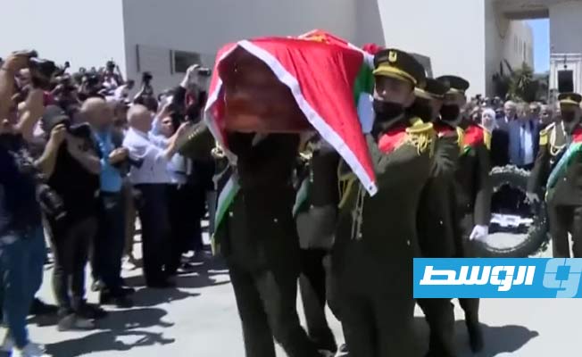 من مراسم تشييع جثمان الصحفية الراحلة شيرين أبوعاقلة من مقر الرئاسة الفلسطينية في رام الله، 12 مايو 2022. (صورة من فيديو)