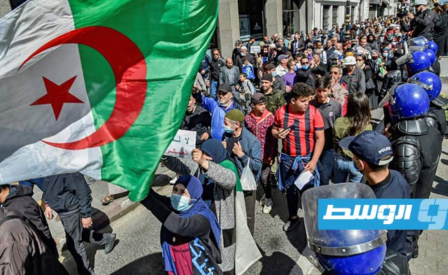 طلاب يتظاهرون ضد الانتخابات في الجزائر