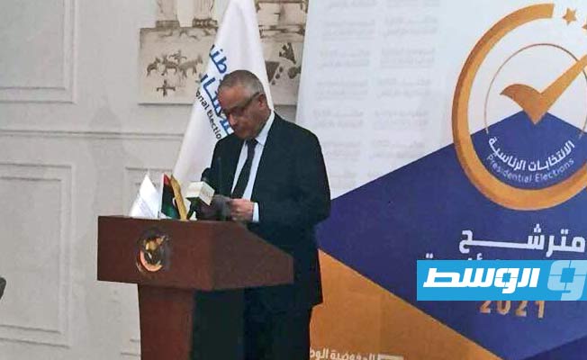علي زيدان يتقدم بأوراق ترشحه للرئاسة
