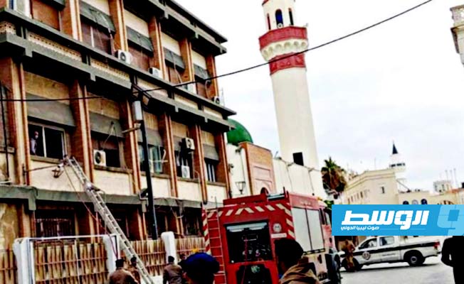 السيطرة على الحريق في مصرف ليبيا المركزي بطرابلس، 29 ديسمبر 2023. (جهاز الإسعاف)