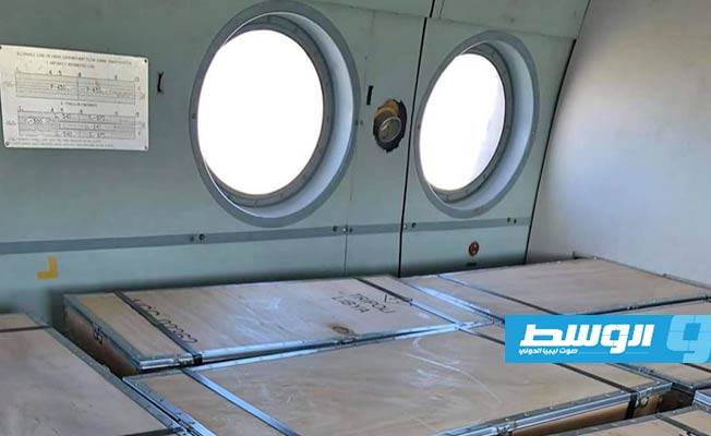 شحنة السيولة النقدية المخصصة لمصارف بني وليد على متن طائرة قادمة طرابلس. (الإنترنت)