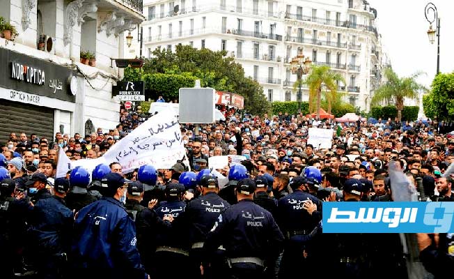 عريضة للمطالبة بإطلاق سراح صحفي جزائري تتخطى عشرة آلاف توقيع