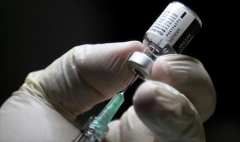 هونغ كونغ تعلق التطعيم بلقاح «فايزر» بسبب عيوب في تغليف دفعة من القوارير