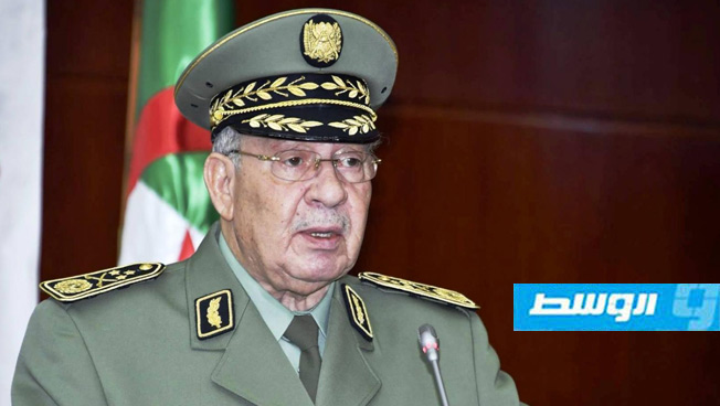 رئيس الأركان الجزائري يطالب بإعلان منصب الرئاسة شاغرًا