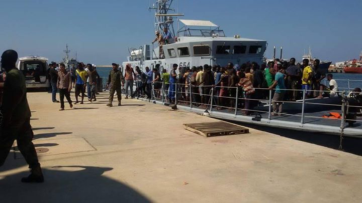 إنقاذ 335 مهاجرًا في ثلاث عمليات متفرقة قبالة شواطئ غرب ليبيا