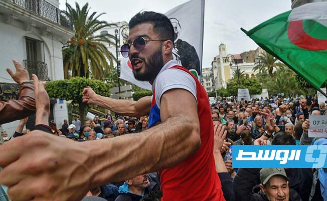 مسيرة طلابية في الجزائر تطالب بالإفراج عن معتقلي الرأي