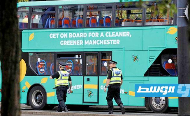 الشرطة البريطانية تحقق في العثور على «مادة مريبة» بحافلة بمانشستر