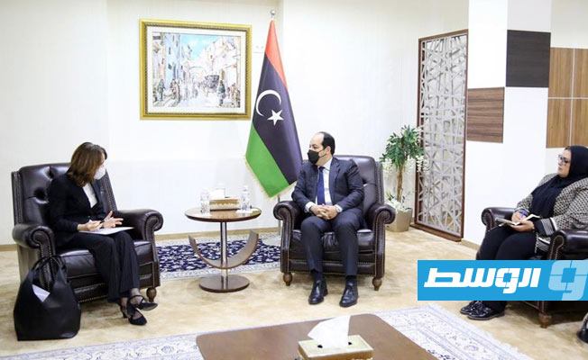 من لقاء معيتيق مع منسقة الشؤون الإنسانية وبرنامج الأمم المتحدة الإنمائي لدى ليبيا جورجيت غانيون، 23 فبراير 2021. (إدارة التواصل برئاسة مجلس الوزراء)