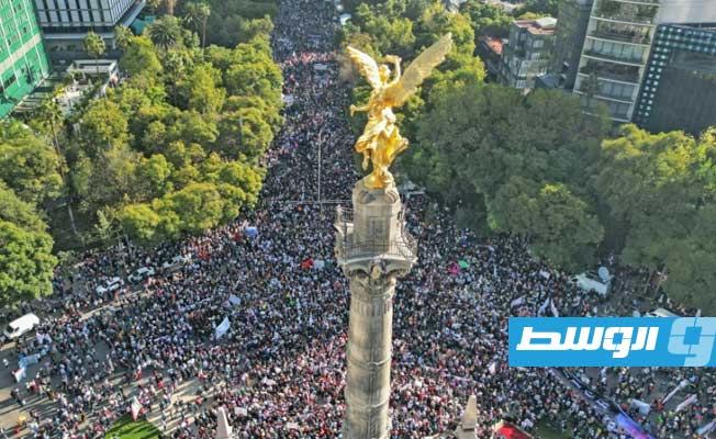 «استعراض قوة».. الرئيس المكسيكي يشارك في مسيرة تأييد وسط العاصمة