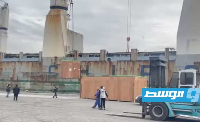 من وصول مواد لتنفيذ مشروع محطة كهرباء غرب طرابلس البخارية (لقطة مثبتة من فيديو: شركة الكهرباء)