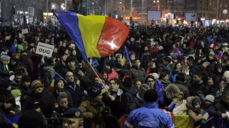تظاهرات فى رومانيا تطالب باستقالة الحكومة وإجراء انتخابات مبكرة