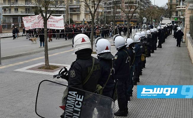 طلاب يونانيون يواصلون التظاهر على خلفية عنف أمني