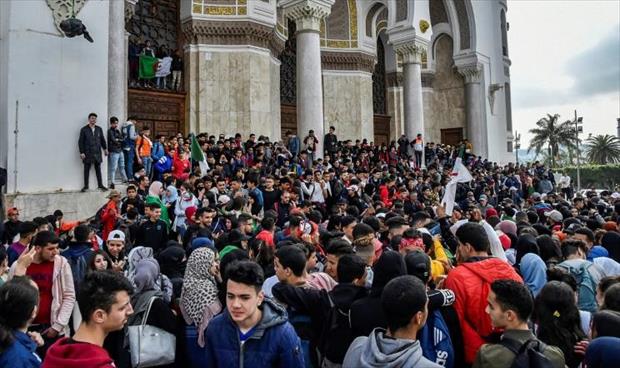 استجابة متفاوتة للإضراب العام في الجزائر..وتلامذة الثانويات يتظاهرون
