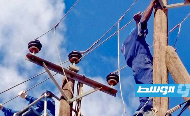صيانة بشبكة الكهرباء في سرت وتاورغاء، 31 أكتوبر 2023. (شركة الكهرباء)