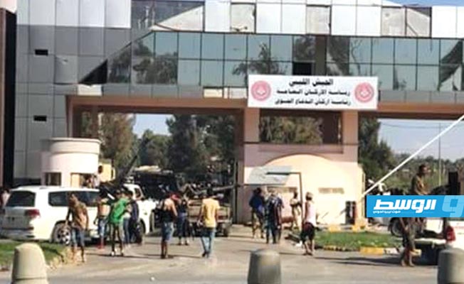 «ثوار طرابلس» تعلن السيطرة على معسكر اليرموك والتقدم إلى قصر بن غشير