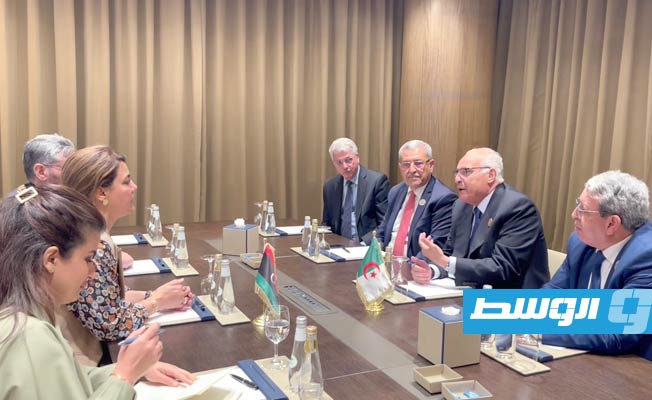 اجتماع المنقوش مع وزير الجزائري أحمد عطاف في جدة، الخميس 18 مايو 2023. (وزارة الخارجية الجزائرية)