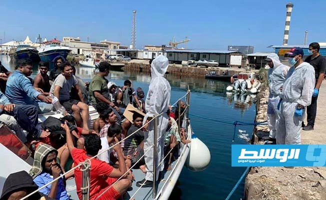 إنزال المهاجرين بميناء طرابلس، الأربعاء 21 يوليو 2021. (وزارة الداخلية)