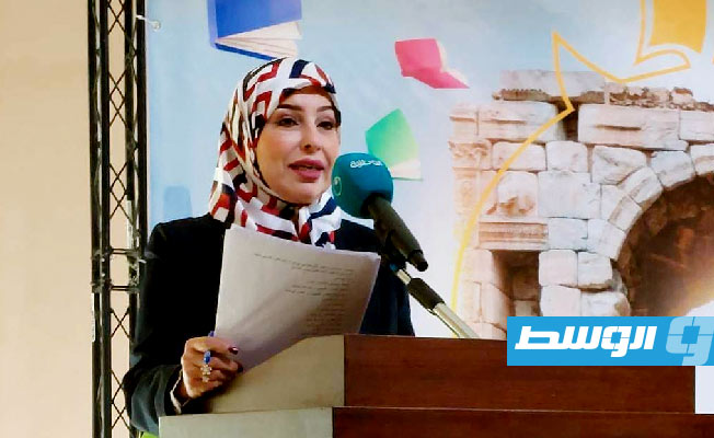 الإعلامية سارة سويسي خلال تقديمها فعاليات الأصبوحة (خاص لـ بوابة الوسط)