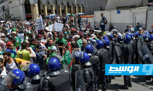 إصابة 24 شرطيا جزائريًا خلال تظاهرة لعاطلين عن العمل