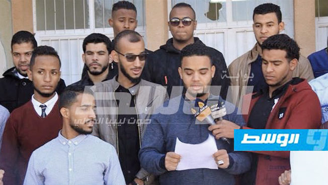طلاب جامعة بنغازي بالواحات يطالبون بحل مشاكل الفرع لانطلاق الدارسة