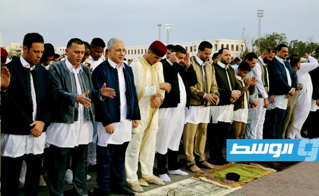 مواطنون يؤدون صلاة عيد الفطر في ساحة الكيش ببنغازي، الجمعة، 21 أبريل 2023 (مديرية أمن بنغازي)