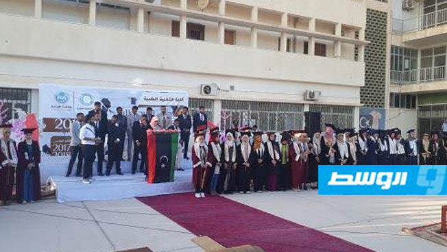 كلية التقنية الطبية بجامعة طبرق تحتفل بتخريج الدفعة الـ13