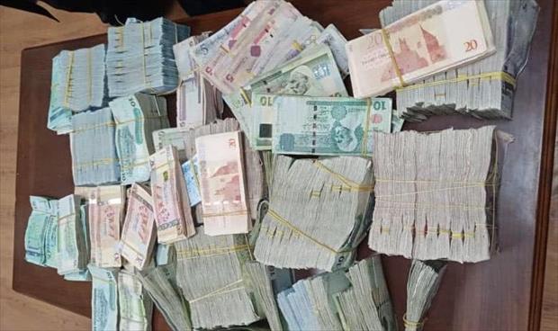 ضبط تشكيل عصابي سرق 134 ألف دينار من مواطن بمصرف الأمان