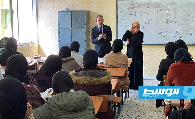 انتظام العملية التعليمية في أبو سليم ووكيل الوزارة يتفقد مدارس البلدية