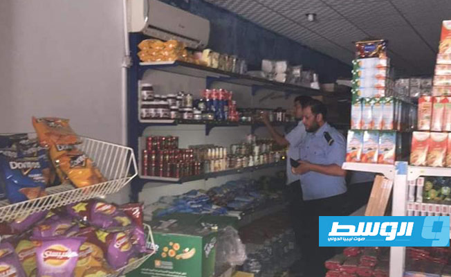 حملات تفتيش على الصيدليات والمتاجر في طرابلس وغات