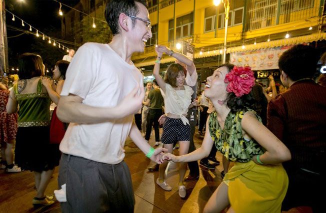 حمى رقصات سوينغ تجتاح تايلاند