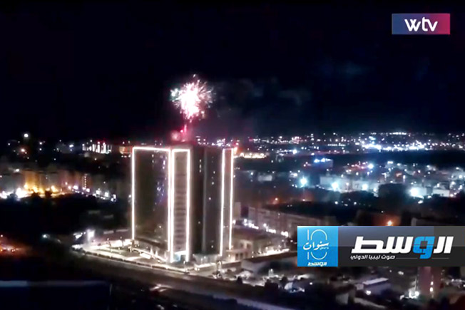 الألعاب النارية تدوي في مدينة بنغازي ابتهاجا بفوز البطل سعد الفلاح (قناة الوسط)