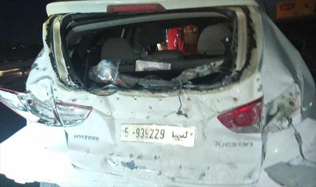 من موقع حادث اصطدام سيارة بشاحنة على الطريق السريع في طرابلس، 10 أبريل 2021. (مديرية أمن طرابلس)