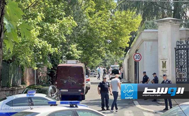 جرح شرطي أمام السفارة الإسرائيلية في بلغراد ومقتل المهاجم