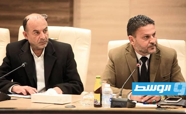 اجتماع وزيرة العدل حليمة عبدالرحمن مع رئيس ورؤساء فروع مصلحة التسجيل العقاري. (وزارة العدل)