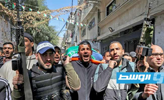 الشرطة الفلسطينية تطلق الغاز المسيل للدموع خلال تشييع مُنفّذ عملية حوارة