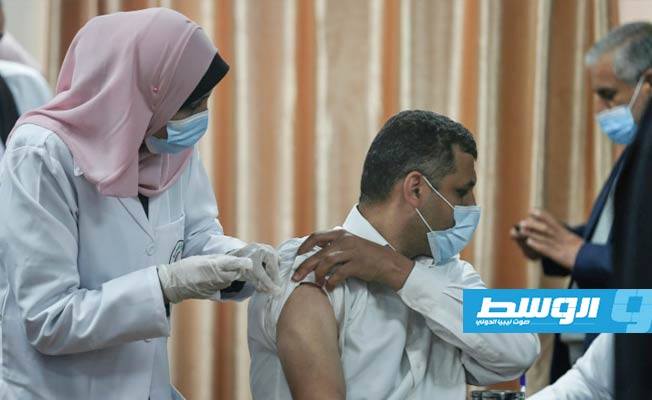 قطاع غزة يبدأ عملية التطعيم ضد فيروس كورونا