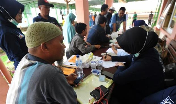 إندونيسيون في طوابير طويلة للتعرّف على جثث أقربائهم المفقودين