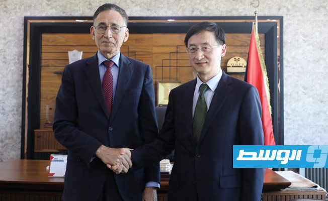 الحويج يستعرض مع سفير الصين خطة تشجيع الاستثمار الأجنبي لدخول ليبيا