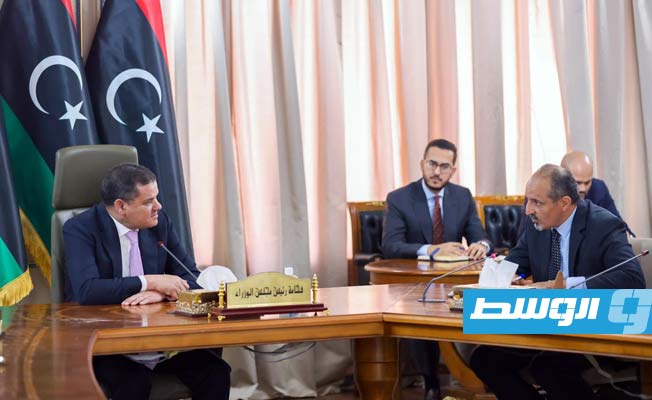الدبيبة خلال اجتماعه مع أعيان ومشايخ عن بلدية ككلة، طرابلس، 25 أكتوبر 2021. (الحكومة)