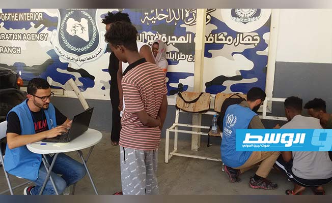 تسجيل طلبات اللجوء لنزلاء جهاز مكافحة الهجرة في طرابلس