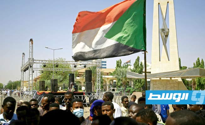 السودان.. المعتصمون المؤيدون للجيش يطالبون بإسقاط حكومة حمدوك
