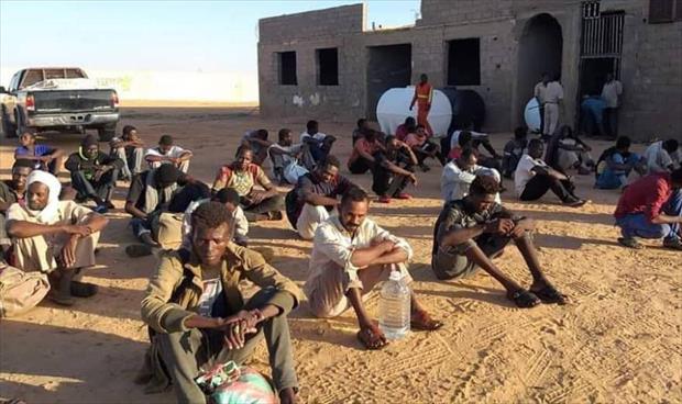 ترحيل 60 مهاجرا غير شرعي من الكفرة إلى السودان