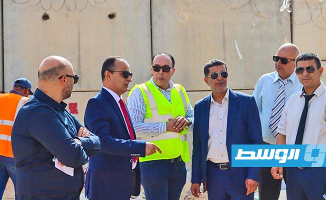 مسؤولون من ليبيا وتونس خلال تفقد معبر رأس اجدير، الإثنين 15 أغسطس 2022. (وزارة الداخلية في حكومة الدبيبة)